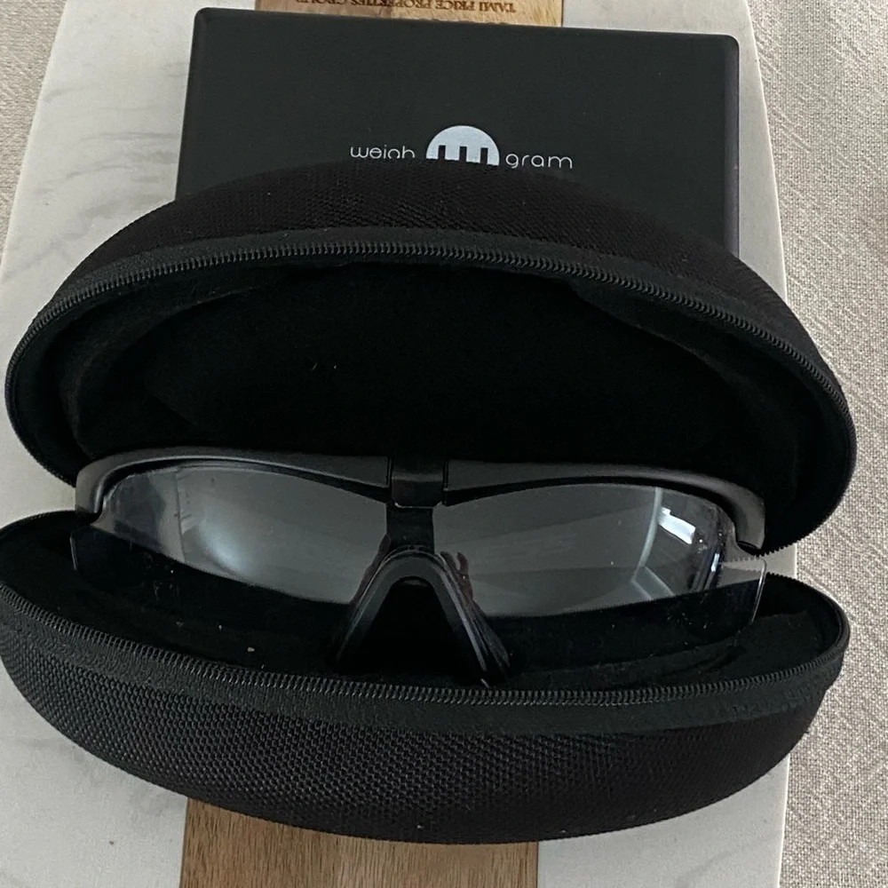 ESS Black and Gray VR Glasses with Case